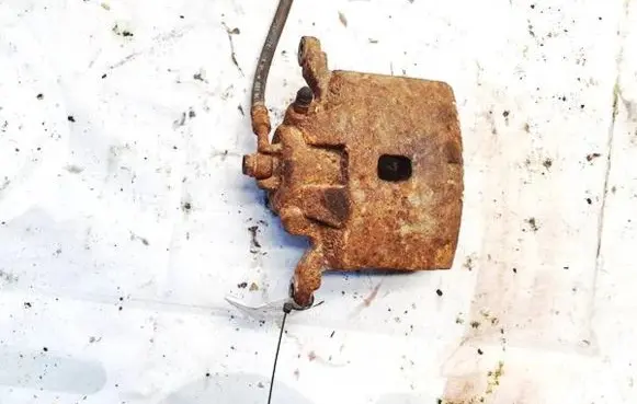 Honda CR-V Front brake caliper