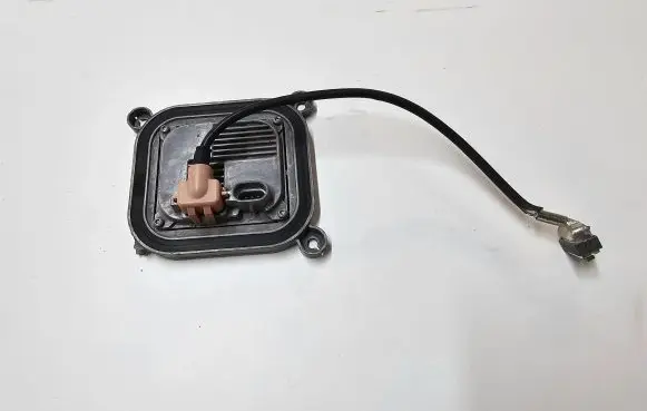 Ford Mustang VI Headlight ballast module Xenon 10R044663 OSRAM