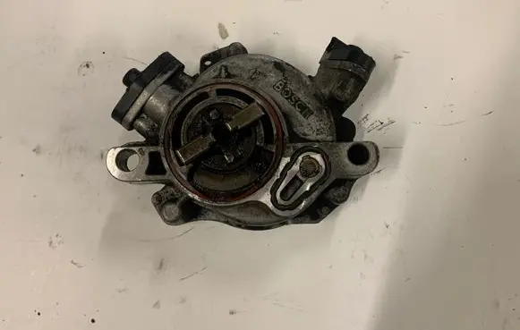 Ford Focus Vacuum pump 9684786780