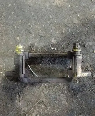 Front brake caliper