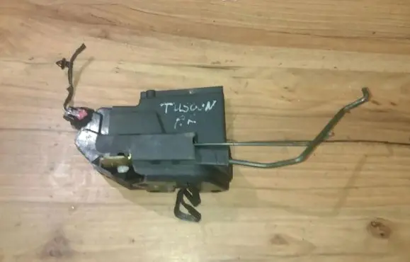 Hyundai Tucson JM Front door lock