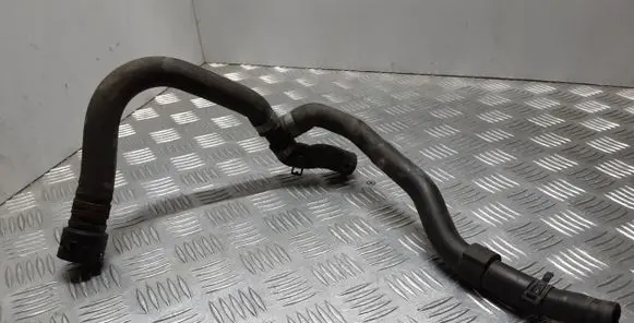 Volkswagen PASSAT B8 Engine coolant pipe/hose