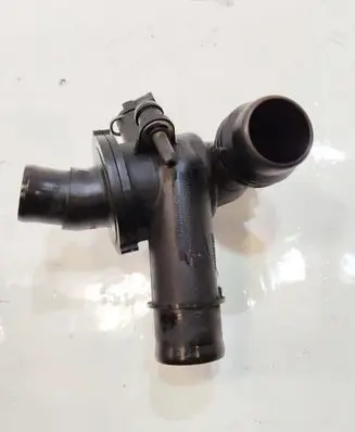 Mercedes-Benz C W205 Thermostat housing A6512001515