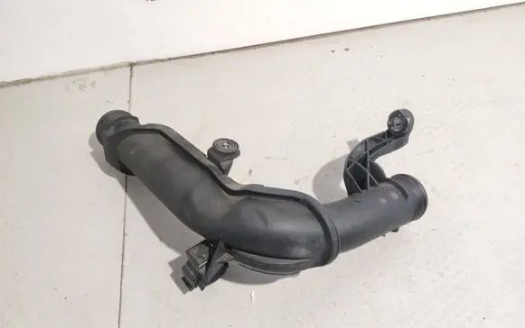 Volkswagen Touran II Intercooler hose/pipe 1K0145770AE