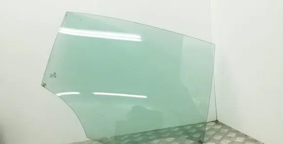Volkswagen PASSAT B7 Rear door window glass
