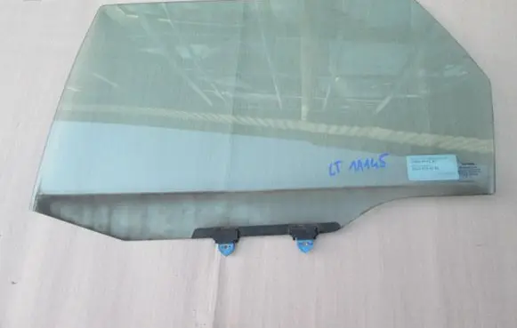 Toyota Avensis T220 Rear door window glass