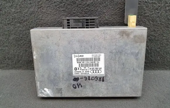 Audi A4 S4 B7 8E 8H Bluetooth control unit module 8P0862335M 8P0035503E