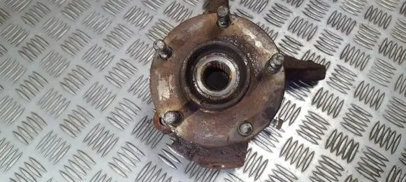 Nissan Almera Tino Front wheel hub