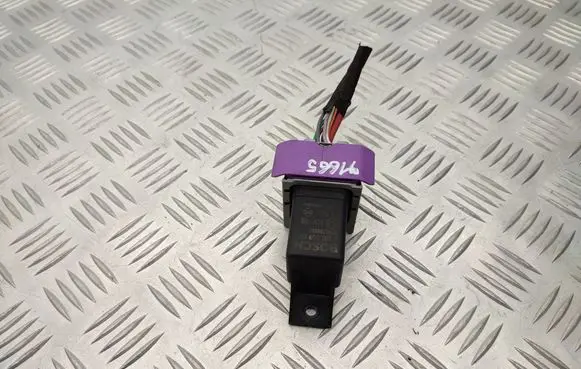 Renault Scenic III - Grand scenic III Glow plug pre-heat relay 8200798585 0281003050