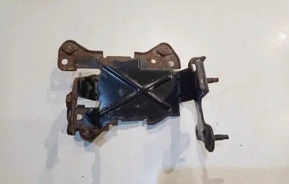 Peugeot 308 Engine mounting bracket