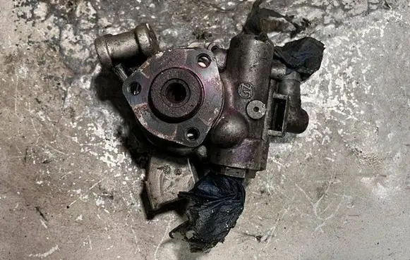 Mercedes-Benz C W203 Power steering pump 91208 ZF91208