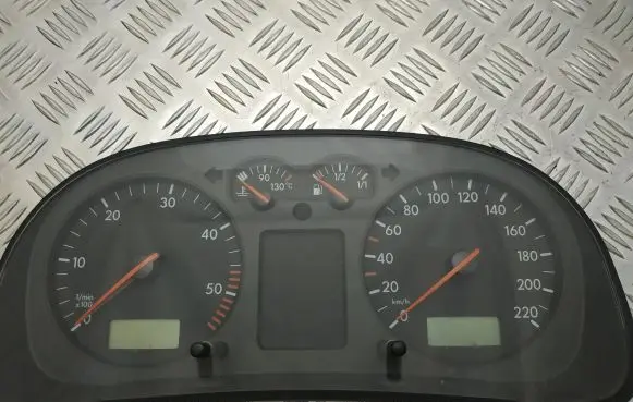 Volkswagen Golf IV Speedometer (instrument cluster) 1J0920802E