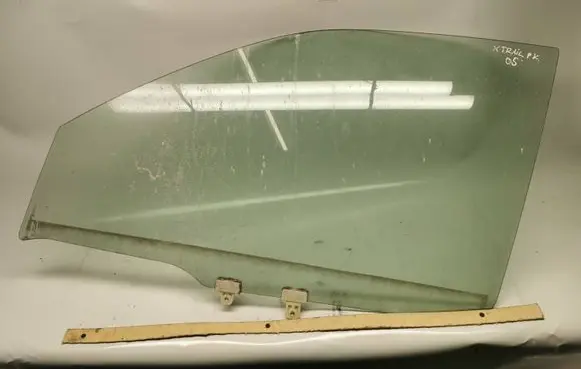 Nissan X-Trail T30 Front door window glass four-door 43R00018