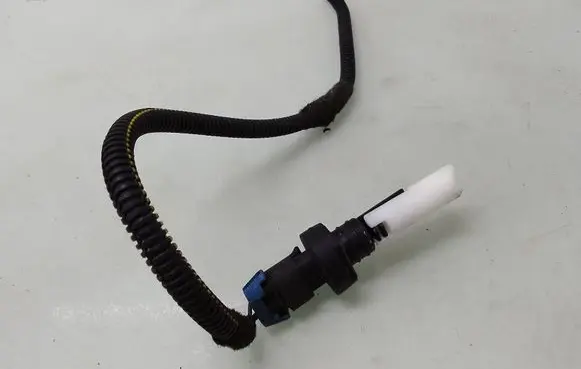 Opel Insignia A Windshield washer fluid level sensor 