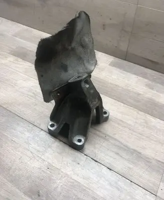 Audi Q5 SQ5 Engine mounting bracket 8K0199307