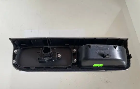 Volvo V50 Electric window control switch 8679669 ESW464