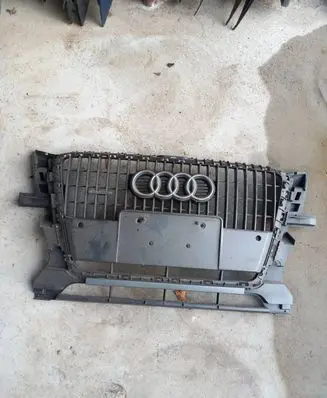Audi Q7 4L Front grill