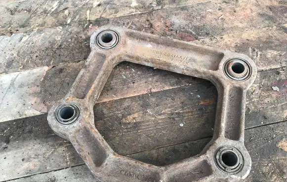 Jaguar XJ X308 Rear differential/diff mount bracket MNB2841AA