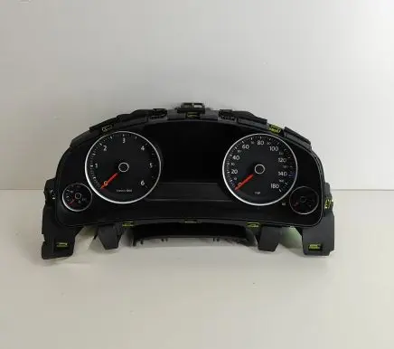 Volkswagen Touareg II Speedometer (instrument cluster) 7P6920982S 0263677132