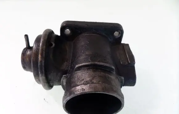 BMW 5 E39 EGR valve 2247177