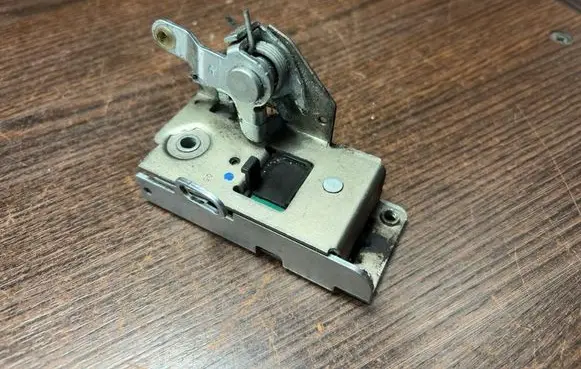 Iveco Daily 3rd gen Sliding door lock 500329770