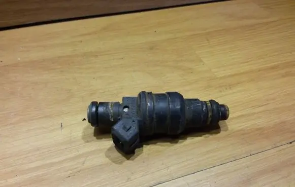 Audi A6 S6 C4 4A Fuel injector 078133551 0280150552