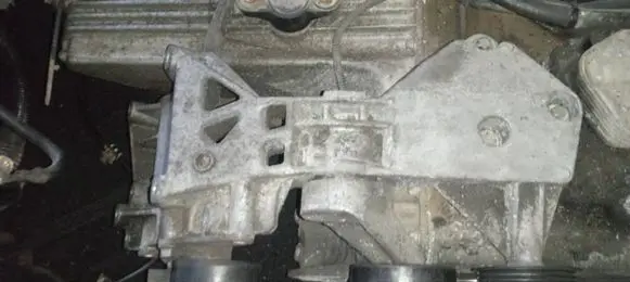 Mercedes-Benz B W245 Engine mounting bracket