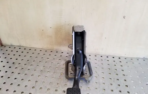 Volkswagen PASSAT B6 Brake pedal 1K1721057AA