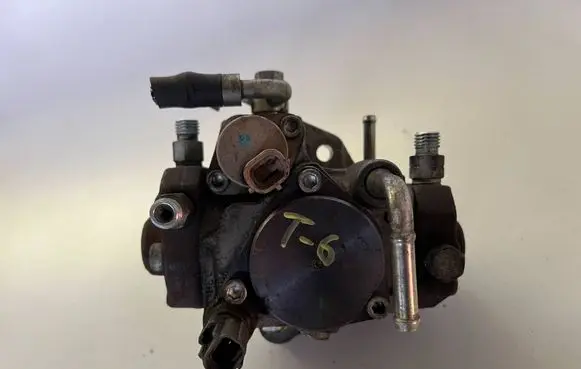 Fuel injection high pressure pump