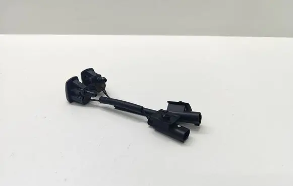 BMW 5 E60 E61 Windshield washer spray nozzle 7132969 1378908