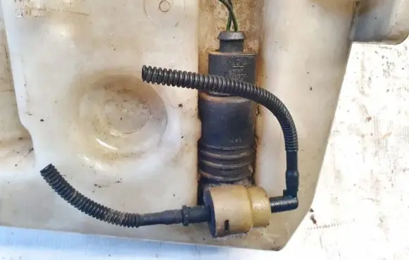 Skoda Octavia Mk2 (1Z) Windscreen/windshield washer pump 1j0973722
