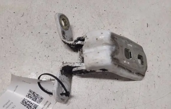 Opel Astra K Front door lower hinge A046057 P16201