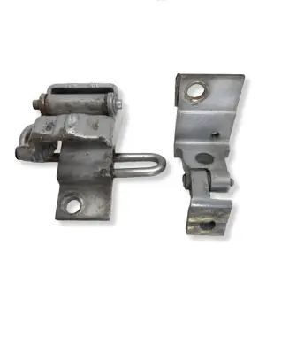 Audi A4 S4 B5 8D Front door lower hinge 8D0831412F 8D0831412B
