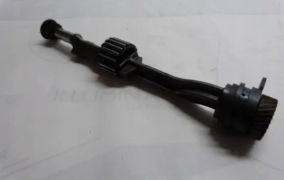 Volkswagen PASSAT B7 Balance shaft 06K103305A