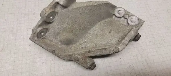 Nissan Almera N16 Engine mounting bracket