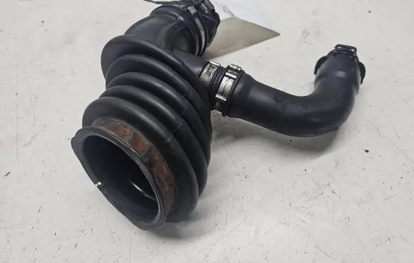 Ford Focus C-MAX Air intake hose/pipe 72100865
