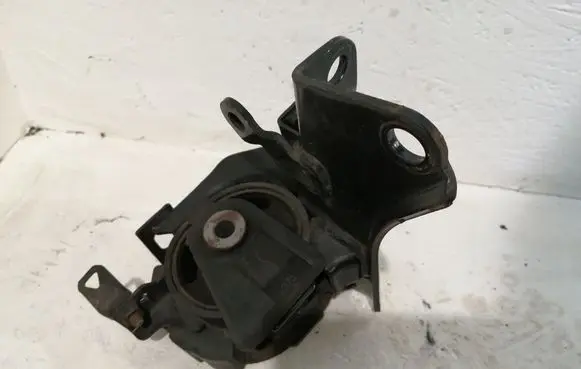 Toyota Avensis T250 Engine mount bracket 123720R010