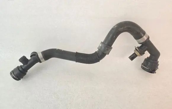 Volvo XC40 Engine coolant pipe/hose