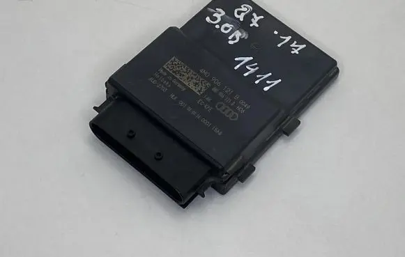 Audi Q7 4M Fuel injection pump control unit/module 4M0906121B