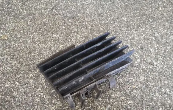 Opel Vectra C Front bumper lower grill 09186128