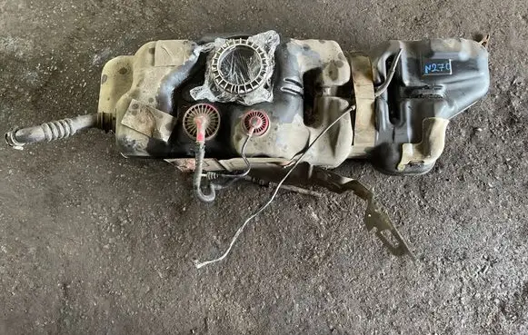 Toyota Land Cruiser (J120) Fuel tank