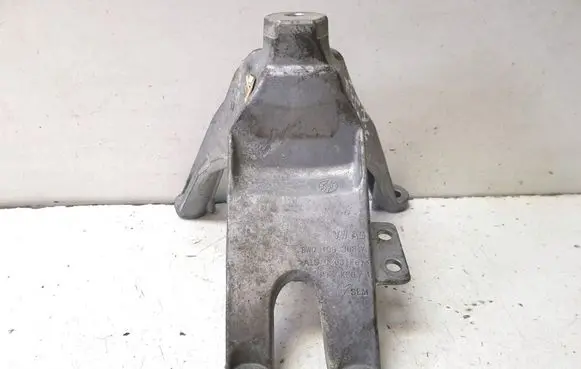 Audi A4 S4 B9 Engine mounting bracket 8W0199308A