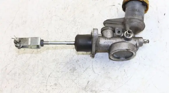 Subaru Outback Master brake cylinder