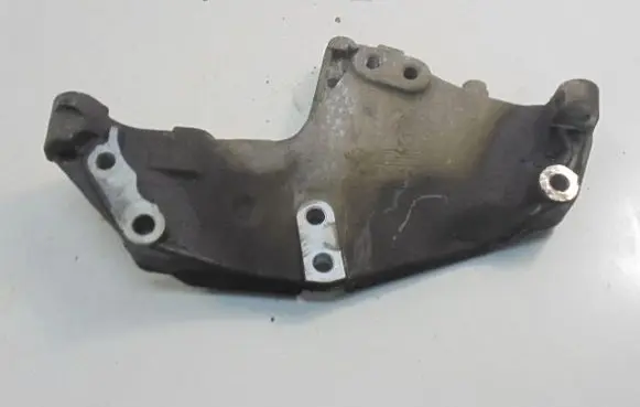 Renault Trafic II (X83) Engine mounting bracket 8200741758