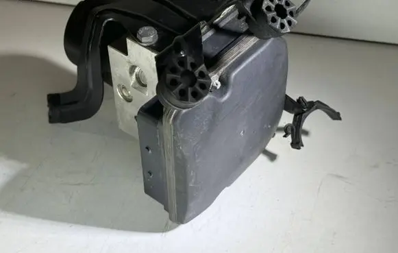 BMW 5 E60 E61 ABS Pump 6774679 6766776