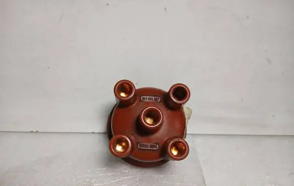 Volkswagen Golf II Spark distributor cap 043905207
