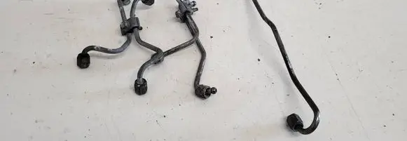 Toyota RAV 4 (XA30) Fuel injector supply line/pipe 