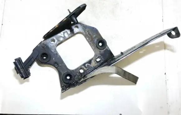 Ford Focus Battery bracket 