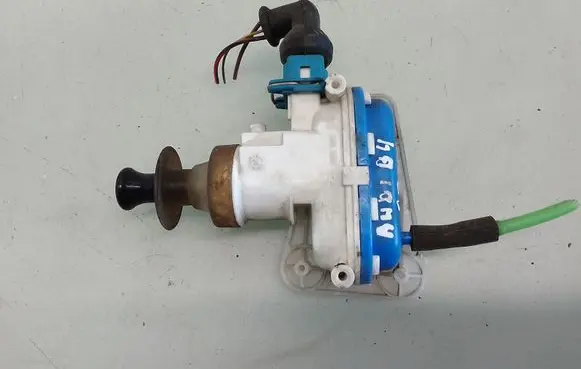 Audi 80 90 S2 B4 Central locking motor 8A0862153