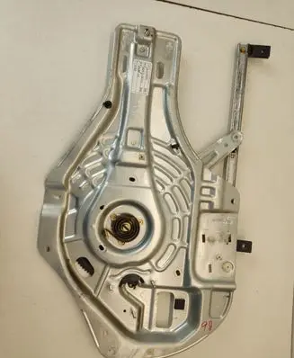 Hyundai Tucson JM Front window lifting mechanism without motor 824702E010